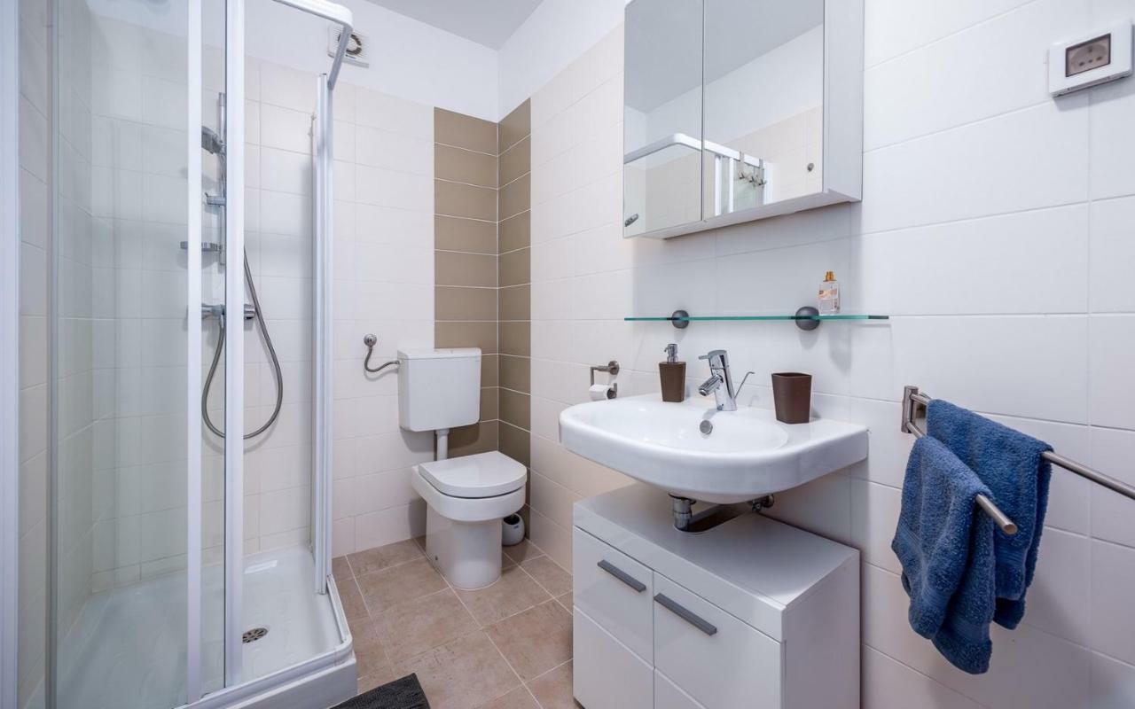 Laura House With Apartment Umag Exterior foto