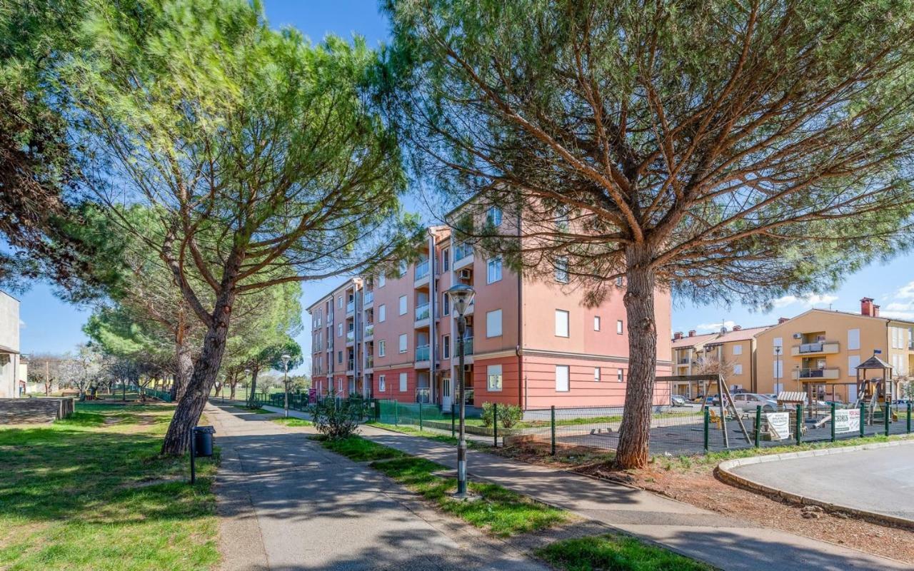 Laura House With Apartment Umag Exterior foto